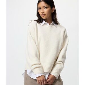Uniqlo Souffle Yarn Crew Neck Sweater in Off White